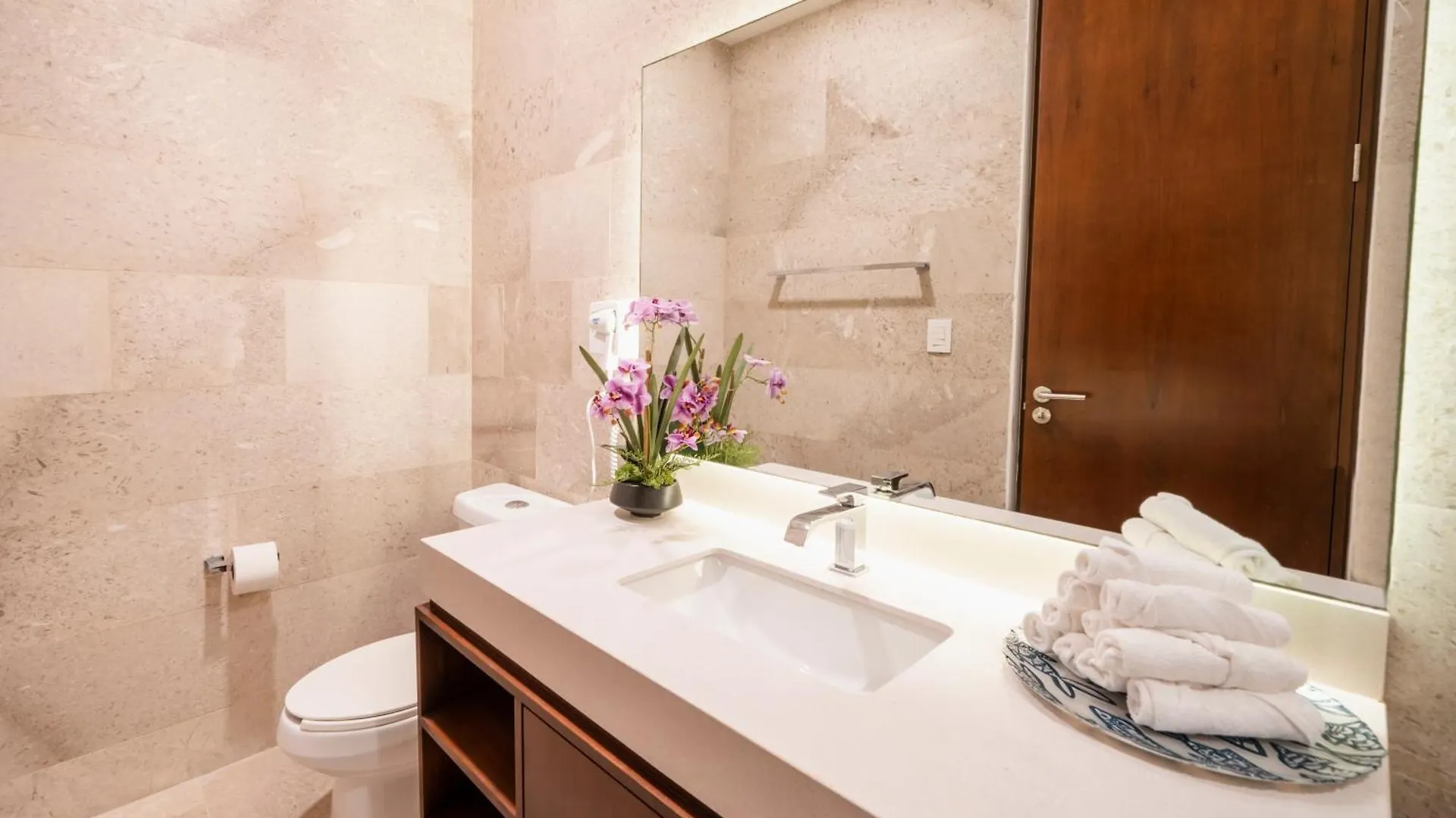 Luxury 2 Bedroom Condo With Private Jacuzzi & Bbq - At Cruz Con Mar - Maricruz Playa del Carmen