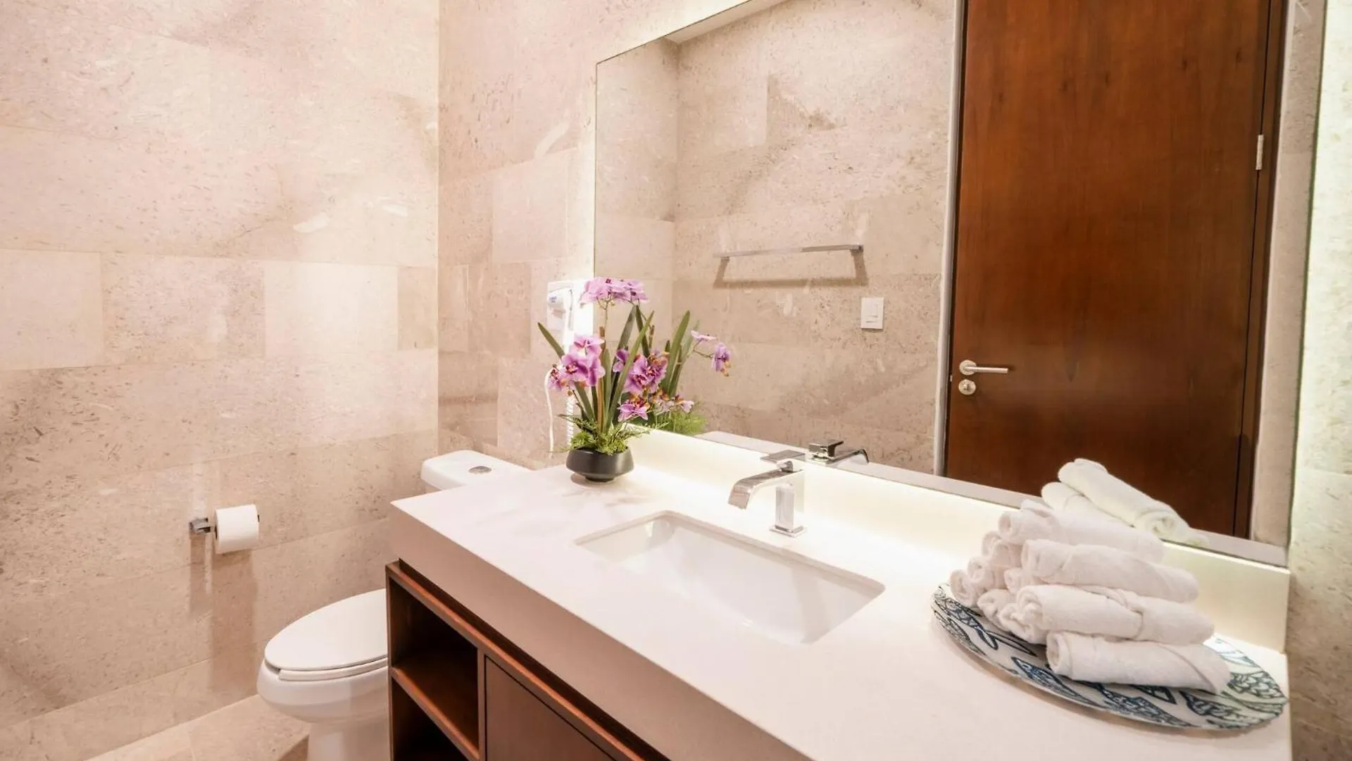 Luxury 2 Bedroom Condo With Private Jacuzzi & Bbq - At Cruz Con Mar - Maricruz Playa del Carmen Holiday home