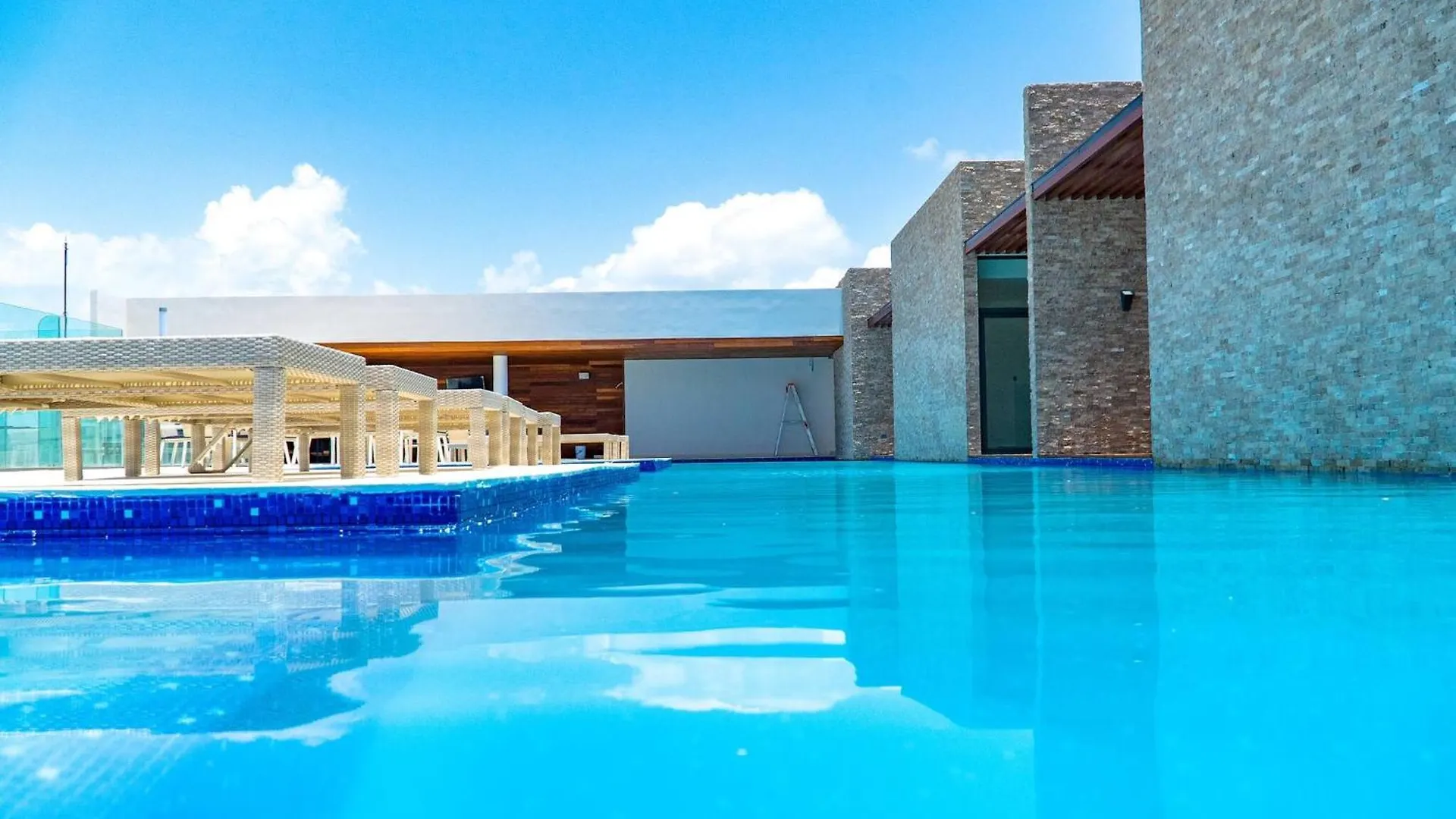 Luxury 2 Bedroom Condo With Private Jacuzzi & Bbq - At Cruz Con Mar - Maricruz Playa del Carmen